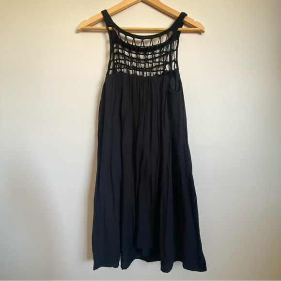 BB Dakota black dress. Medium. Double-lined. Crochet neckline. Flowy. - Picture 5 of 5